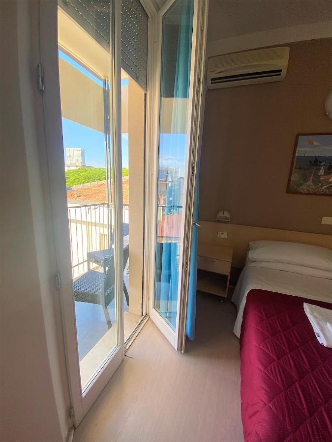 Hotel New Primula Римини Екстериор снимка